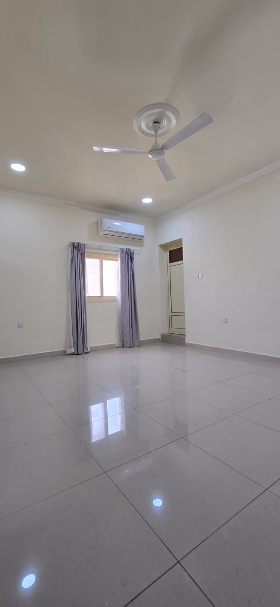 للايجار شقه شامل الكهرباء والماء في قلالي