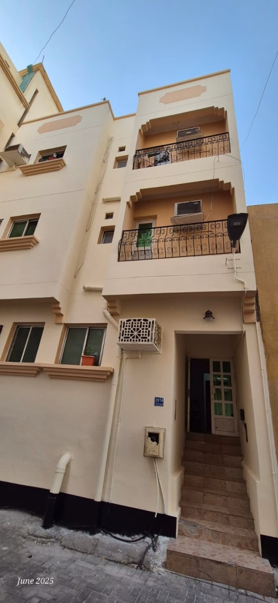 للبيع بناية في الحورة