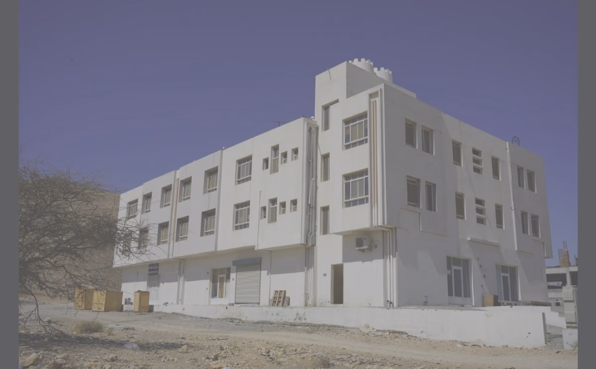 للبيــــــــــــــــــــــع مبنى سكني صناعي