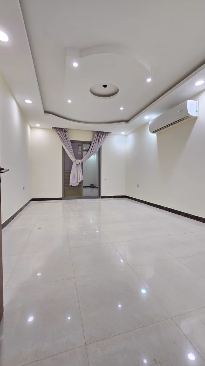 للايجار شقه في الحد مع التكيف والستائر