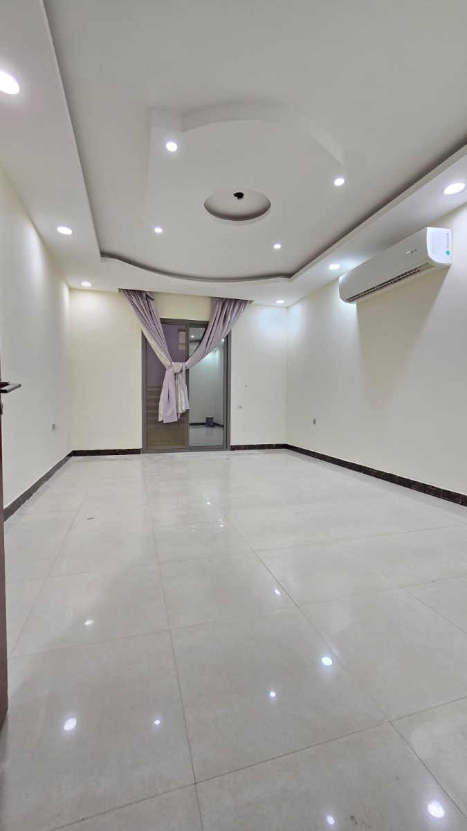 للايجار شقه في الحد مع التكيف والستائر