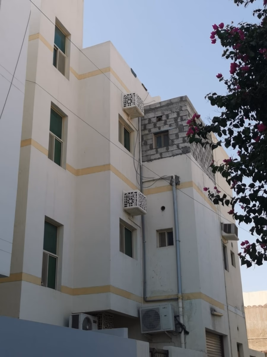 للبيع بيت في الرفاع الشرقي