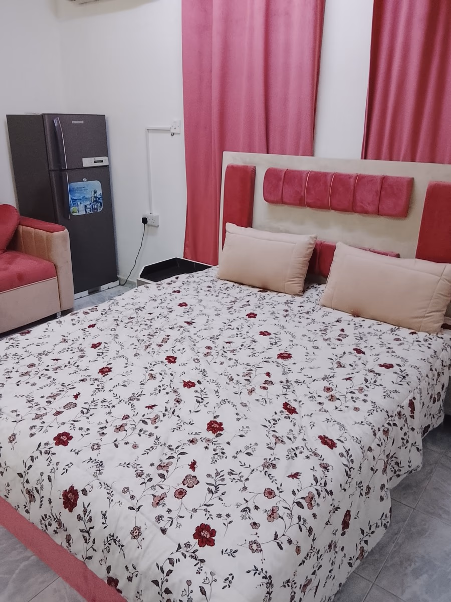 غرف واستديوهات للايجار تبدا من 99 ريال غير مفروش ومفروش شامل