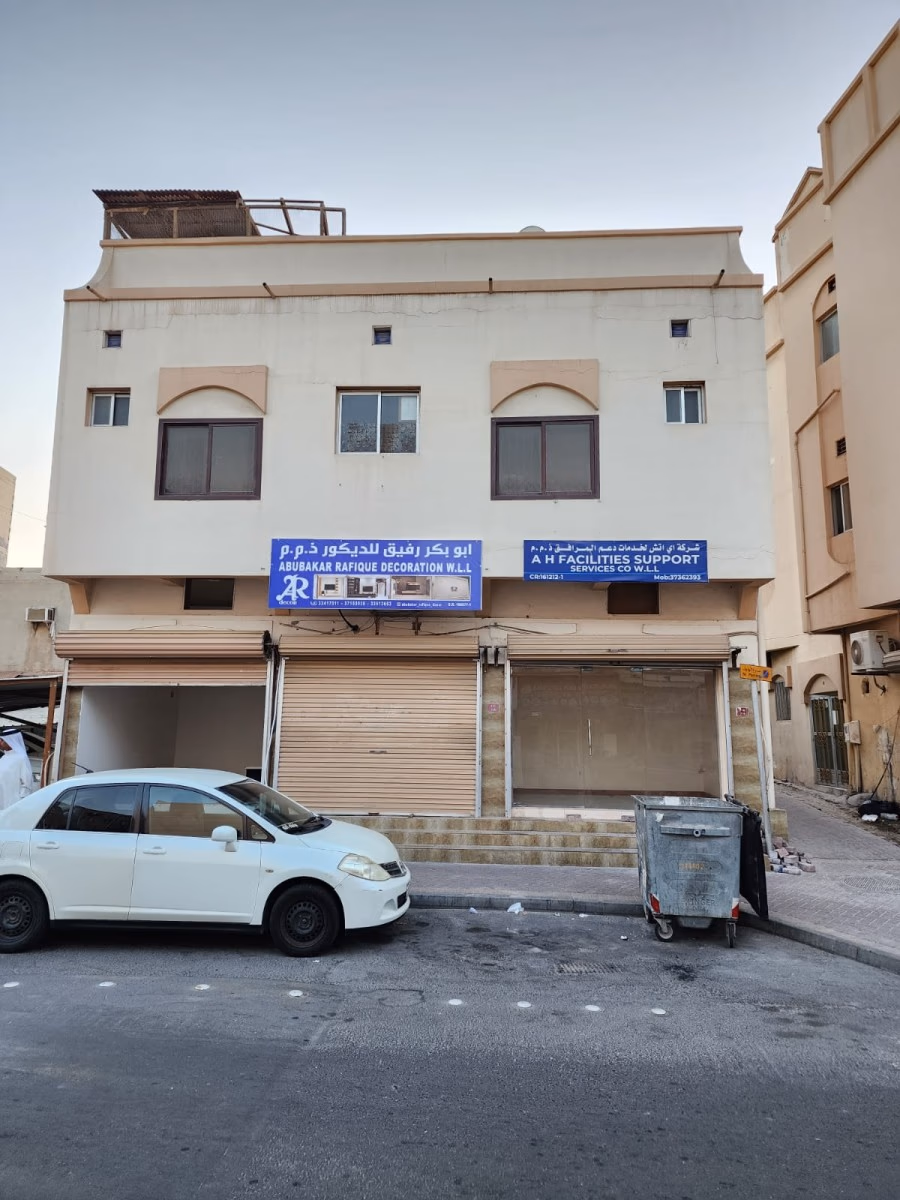 للبيع بناية تجارية في المحرق زوايه