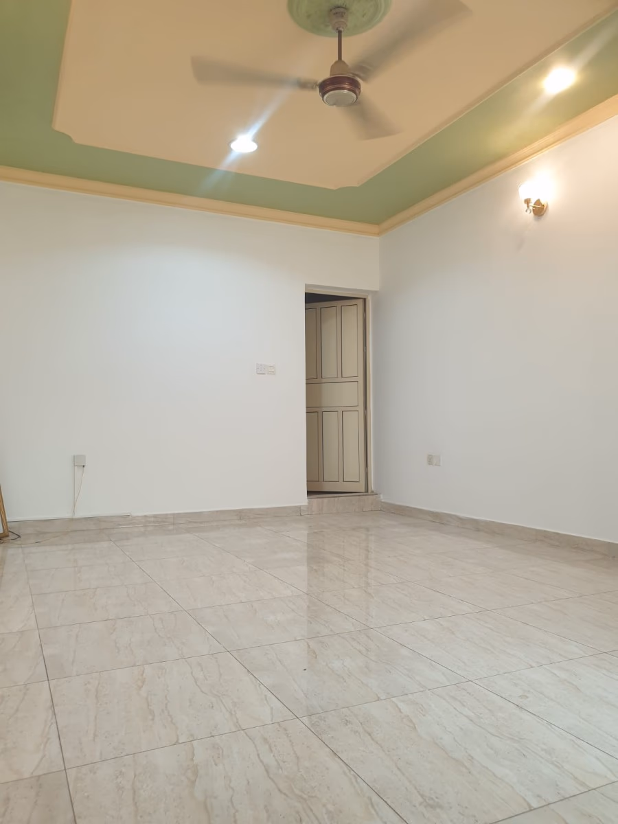 للايجار شقه شامل الكهرباء والماء في قلالي