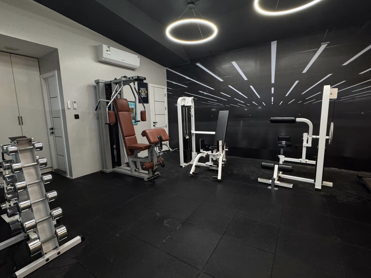 مكاتب للايجار ونادي رياضي