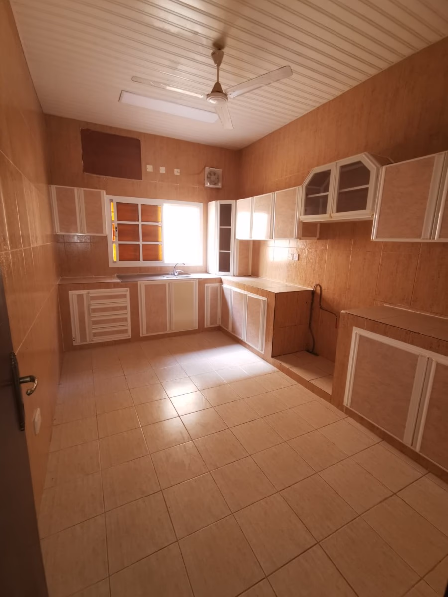 شقة للإيجار في الحجيات قرب رامز