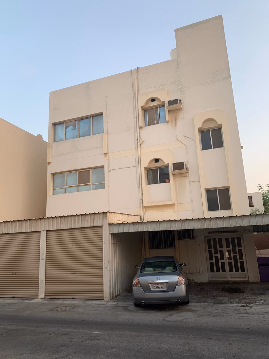 للبيع بناية في قلالى مؤجرة بالكامل