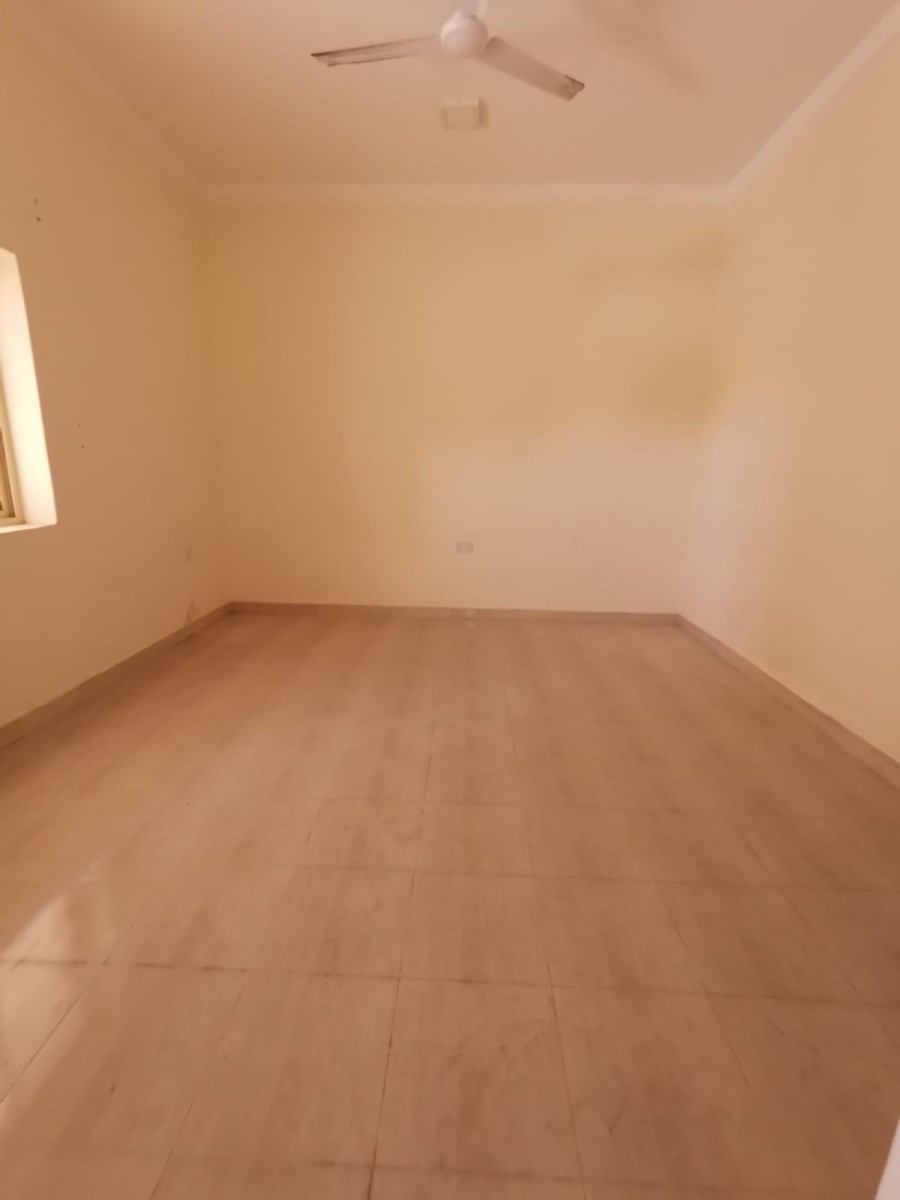 للإيجار شقه مع المكيفات 3 غرف في الرفاع الغربي