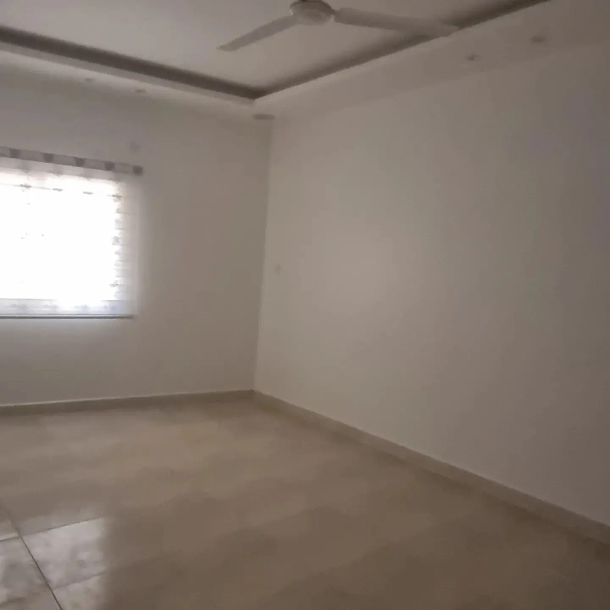 للإيجار منزل في الزنجقريب من مركز تأهيل قريب من بيتزاهتقريب من معرض الكويت للسيارات يتكون من غرفتينوحمامين وصالة ومطبخدور واحدالمطلوب 200 دينار غير شامل 39993932 عبدالفتاح حسن مسار المستقبل للعقارات مطلوب جميع العقارات من المالك مباشرة .https://instagram.com/masar.bh?igshid=YmMyMTA2M2Y=